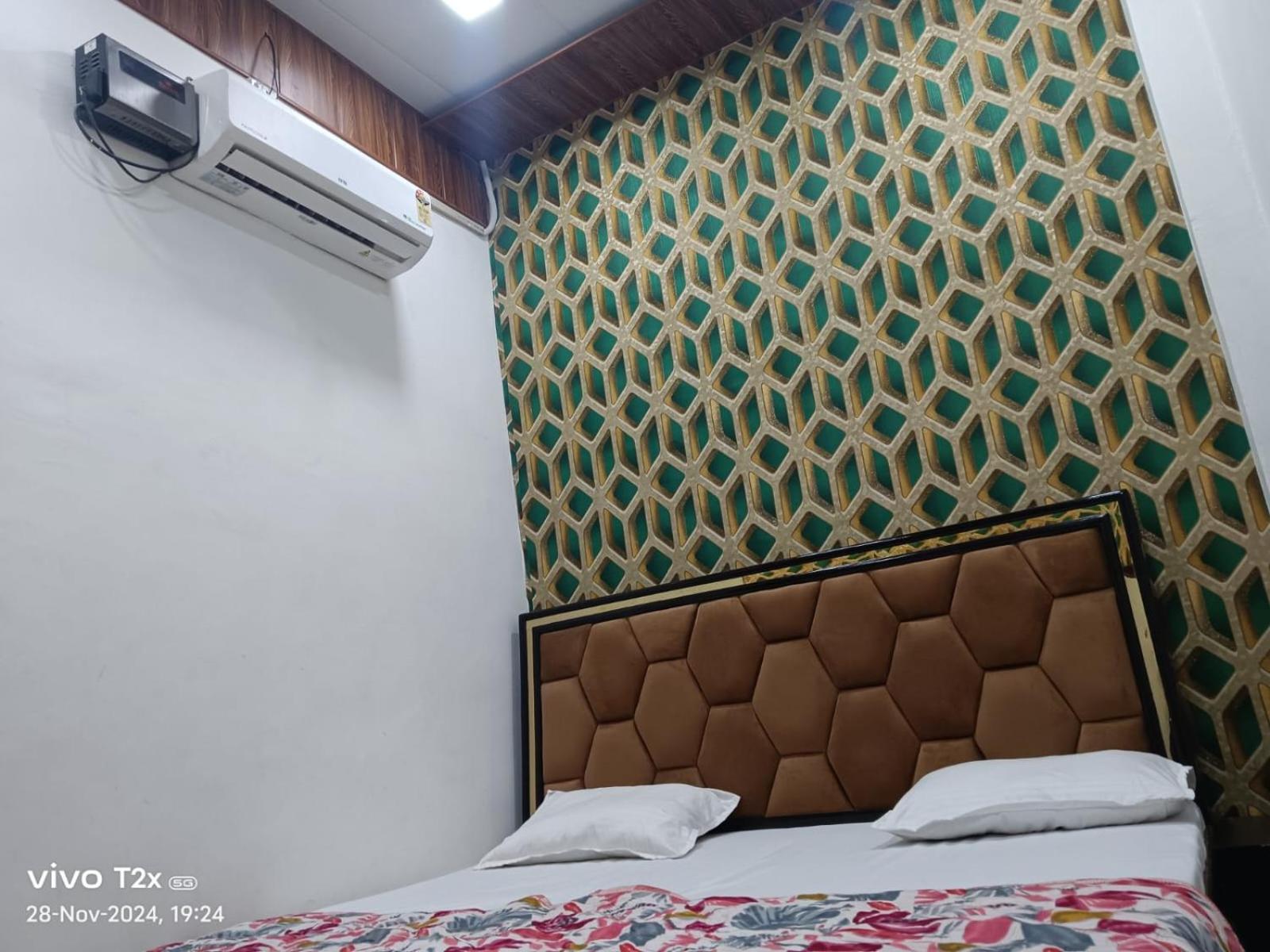 Hari Krishnam Residency Hotel Mathura Exterior foto