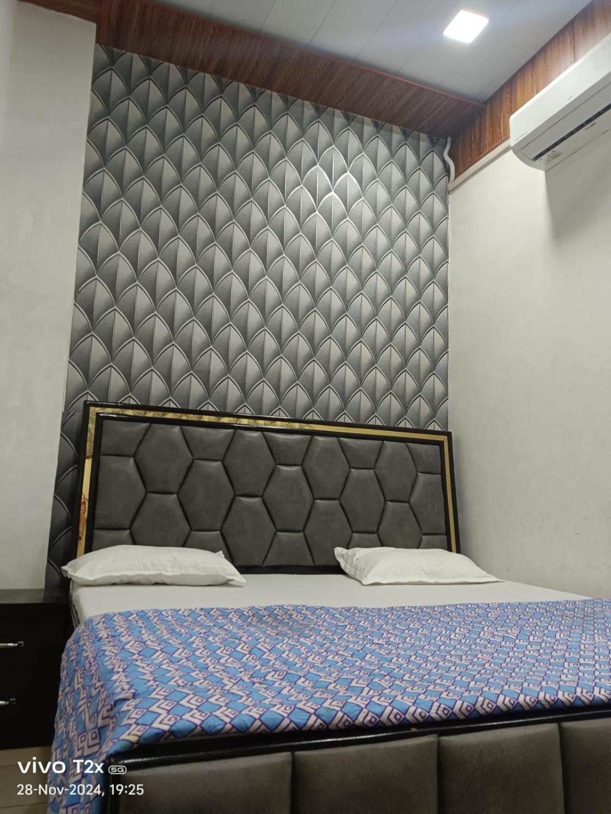 Hari Krishnam Residency Hotel Mathura Exterior foto