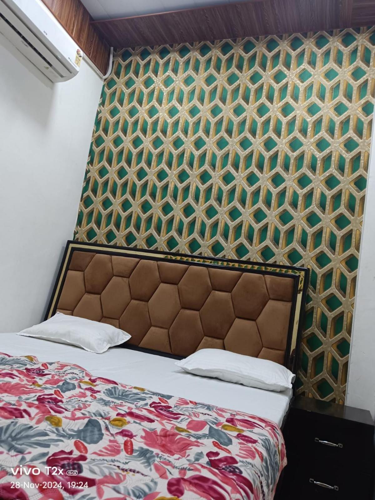 Hari Krishnam Residency Hotel Mathura Exterior foto